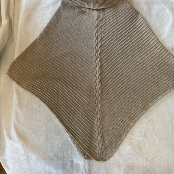Chico’s Knit Poncho Sweater L/XL Neutral Tan Cable Front - Picture 2 of 5